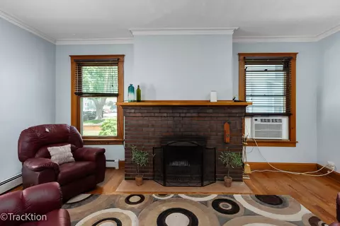 Living - 431 Blackhawk St, Aurora, IL 60506 photo 1 of 2