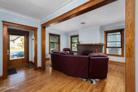 Entry Way - 431 Blackhawk St, Aurora, IL 60506 photo 2 of 3