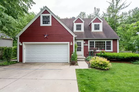 140 E Depot St, Antioch, IL 60002