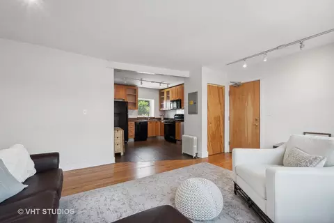 Living - 143 Callan Ave #3E, Evanston, IL 60202 photo 3 of 3