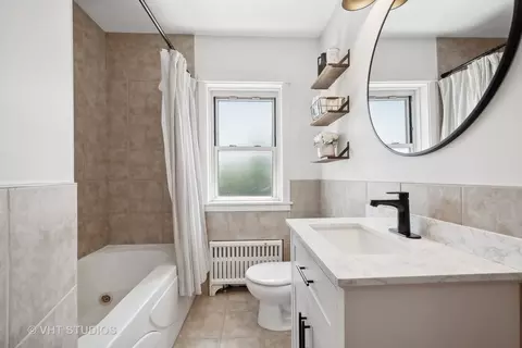 Bath - 143 Callan Ave #3E, Evanston, IL 60202 photo 1 of 1