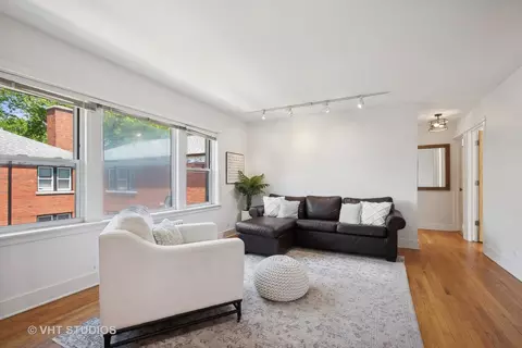 Living - 143 Callan Ave #3E, Evanston, IL 60202 photo 2 of 3