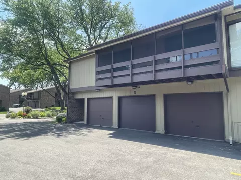 5 W Pebble Ct #C, Palos Hills, IL 60465
