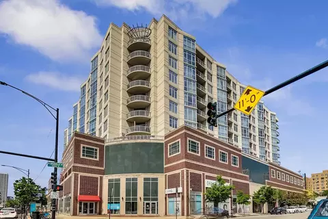 1134 W Granville Ave #907, Chicago, IL 60660