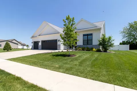 51 Brookstone Cir, Bloomington, IL 61704 photo 2