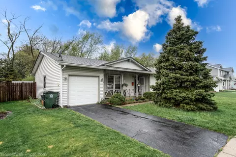 1122 W Glenn Trl, Elk Grove Village, IL 60007