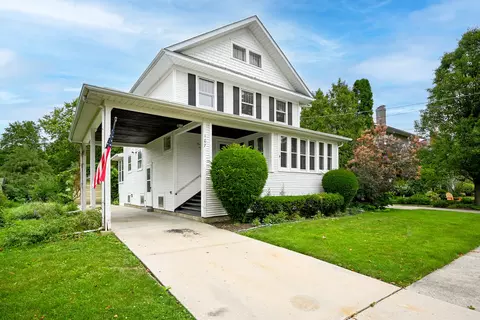107 E Jefferson Ave, Wheaton, IL 60187 photo 2