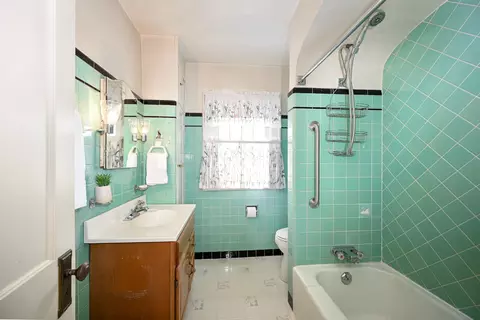 107 E Jefferson Ave, Wheaton, IL 60187 photo 24
