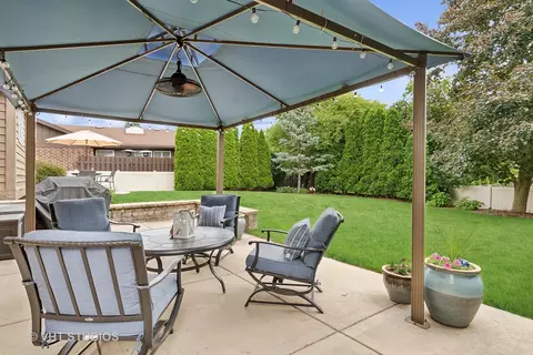 1507 Gainesboro Dr, Wheaton, IL 60189 photo 17