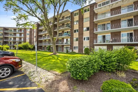 2900 Maple Ave #24B, Downers Grove, IL 60515