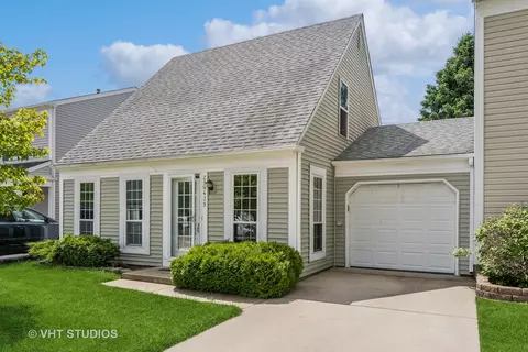 29 W439 Tanglewood Ln, Warrenville, IL 60555