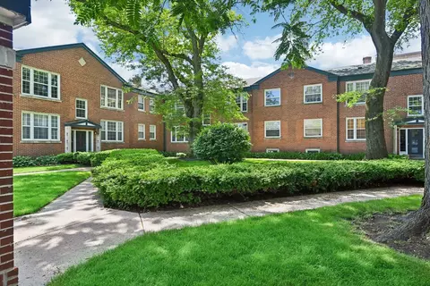 2421 W Fitch Ave #2, Chicago, IL 60645