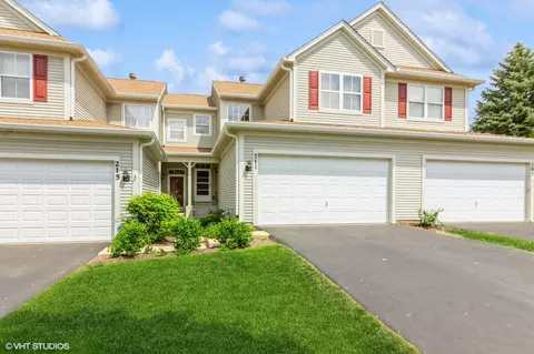 211 Grand Ridge Rd, Saint Charles, IL 60175
