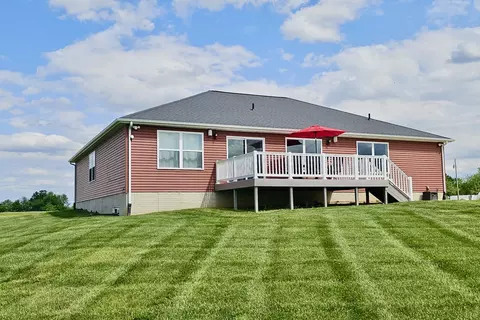 Exterior - 10901 Lake Rd, Dewitt, IL 61735 photo 2 of 6