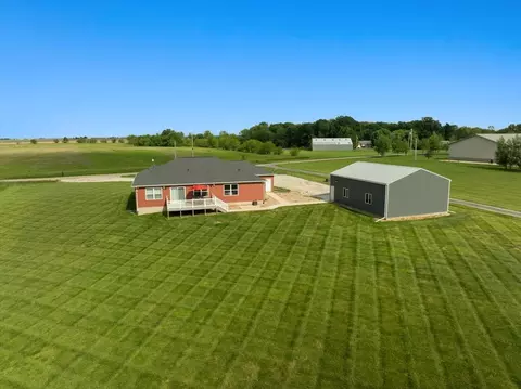 Exterior - 10901 Lake Rd, Dewitt, IL 61735 photo 6 of 6