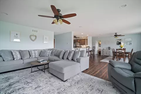 Living - 10901 Lake Rd, Dewitt, IL 61735 photo 1 of 3