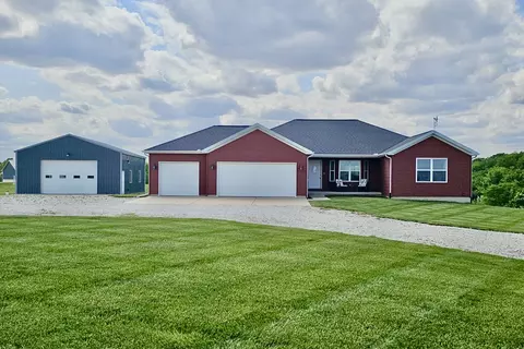 10901 Lake Rd, Dewitt, IL 61735