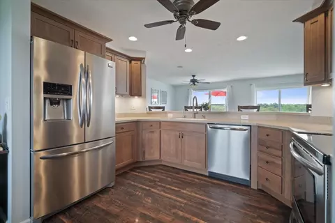 Kitchen - 10901 Lake Rd, Dewitt, IL 61735 photo 3 of 3