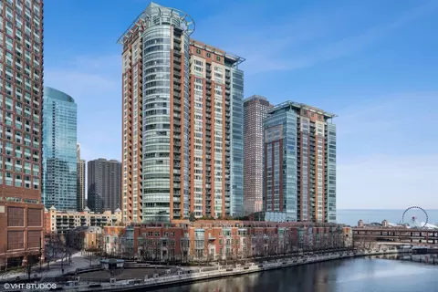 415 E North Water St #2805, Chicago, IL 60611