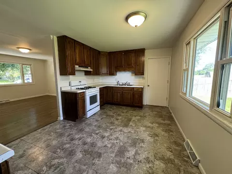 711 Watson Dr, Genoa, IL 60135 photo 8