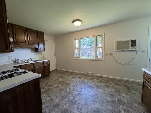 711 Watson Dr, Genoa, IL 60135 photo 5