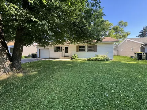 711 Watson Dr, Genoa, IL 60135 photo 2