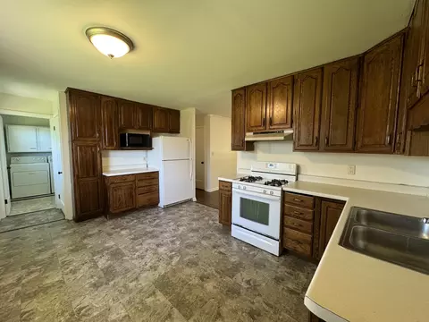 711 Watson Dr, Genoa, IL 60135 photo 7