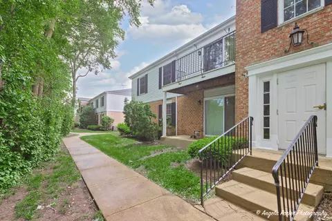 973 Golf Course Rd #7, Crystal Lake, IL 60014