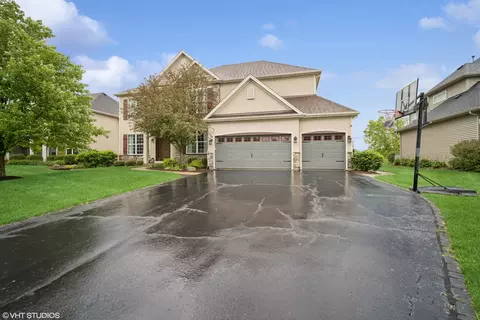 623 Bennett Dr, North Aurora, IL 60542