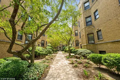 545 W Brompton Ave #2N, Chicago, IL 60657