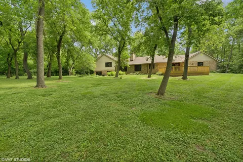 Exterior - 268 Stonegate Rd, Trout Valley, IL 60013 photo 4 of 10