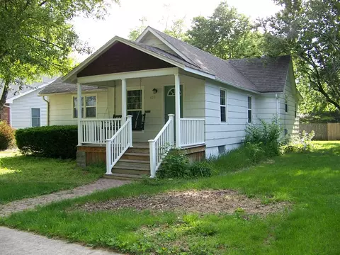 409 N 1st St, Fairbury, IL 61739
