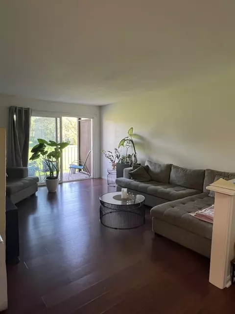 725 Hill Dr #206, Hoffman Estates, IL 60169 photo 2