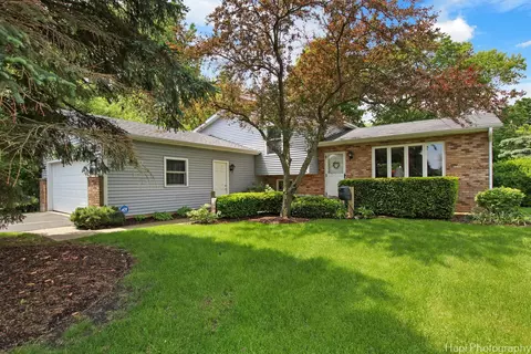 38282 N North Shore Ave, Beach Park, IL 60087