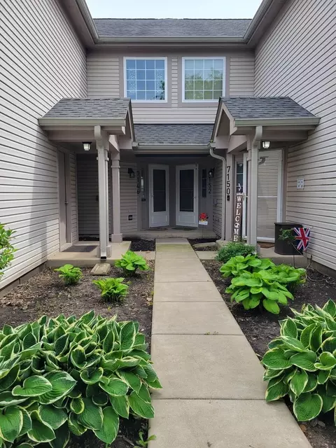 7146 S Stratton Ln, Gurnee, IL 60031