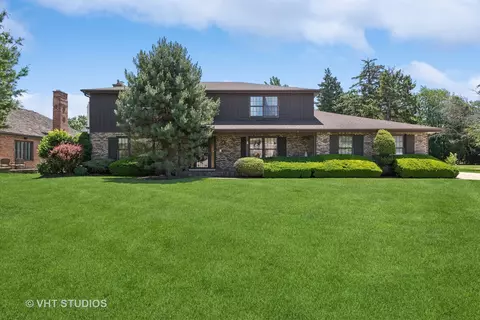 22 Camelot Dr, Oak Brook, IL 60523