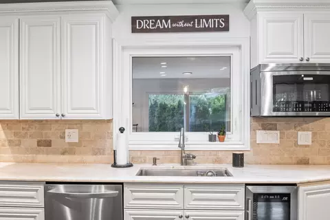 Kitchen - 1105 Arbor Ln, Glenview, IL 60025 photo 7 of 9