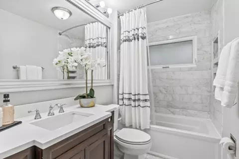 Bath - 1105 Arbor Ln, Glenview, IL 60025 photo 4 of 4