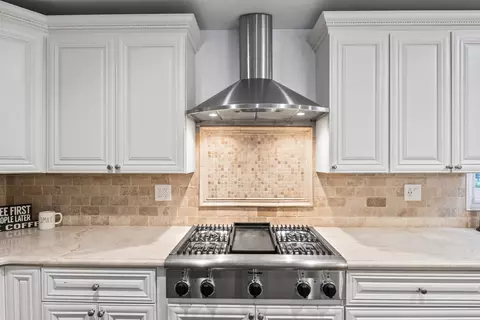 Kitchen - 1105 Arbor Ln, Glenview, IL 60025 photo 8 of 9