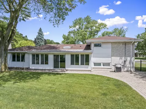 Exterior - 1105 Arbor Ln, Glenview, IL 60025 photo 2 of 8