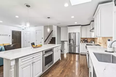 Kitchen - 1105 Arbor Ln, Glenview, IL 60025 photo 4 of 9