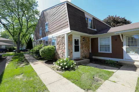 223 Sunset Ct #223, Vernon Hills, IL 60061