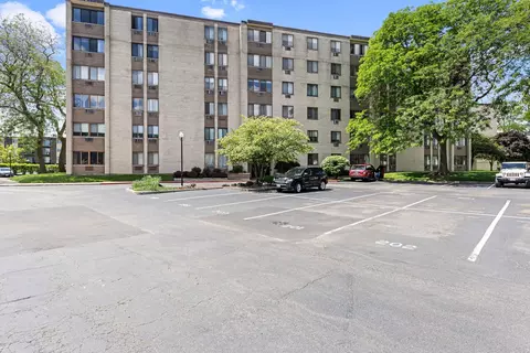 9740 S Pulaski Rd #408, Oak Lawn, IL 60453