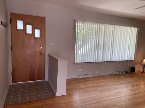 Entry Way - 910 E Liberty Dr, Wheaton, IL 60187 photo 1 of 1