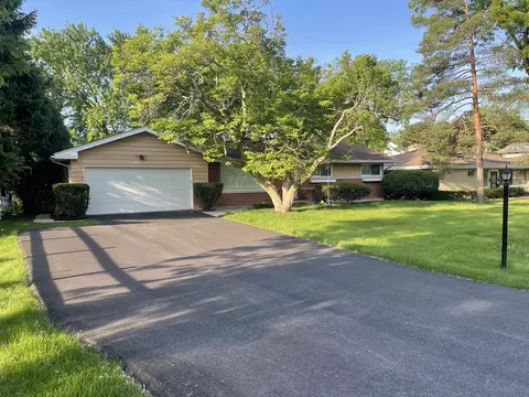 910 E Liberty Dr, Wheaton, IL 60187