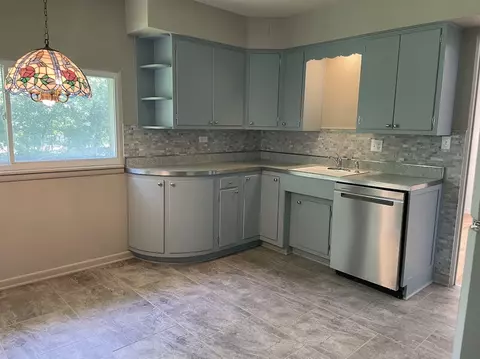 Kitchen - 910 E Liberty Dr, Wheaton, IL 60187 photo 2 of 2