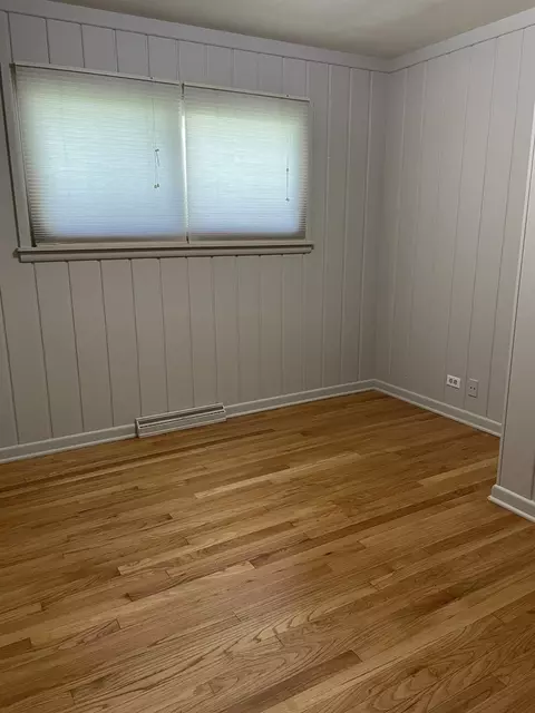 Bedroom - 910 E Liberty Dr, Wheaton, IL 60187 photo 5 of 5