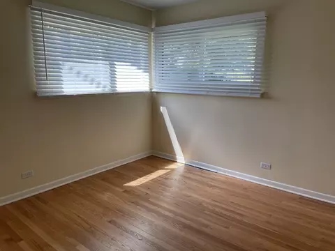 Bedroom - 910 E Liberty Dr, Wheaton, IL 60187 photo 4 of 5