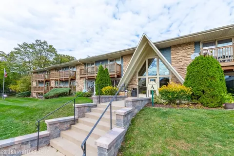 300 Opatrny Dr #205, Fox River Grove, IL 60021