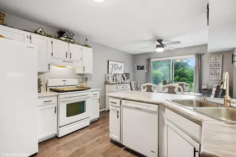 Kitchen - 1278 Silk Oak Ln, Bartlett, IL 60103 photo 3 of 3
